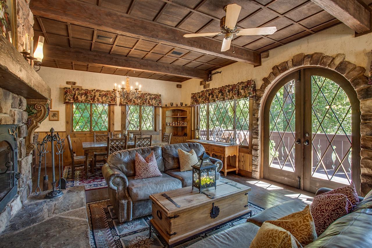 ליבנוורת' Storybook Riverside Inn מראה חיצוני תמונה