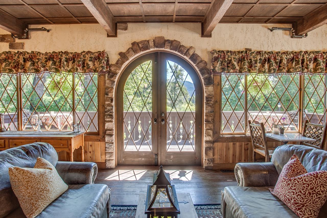 ליבנוורת' Storybook Riverside Inn מראה חיצוני תמונה